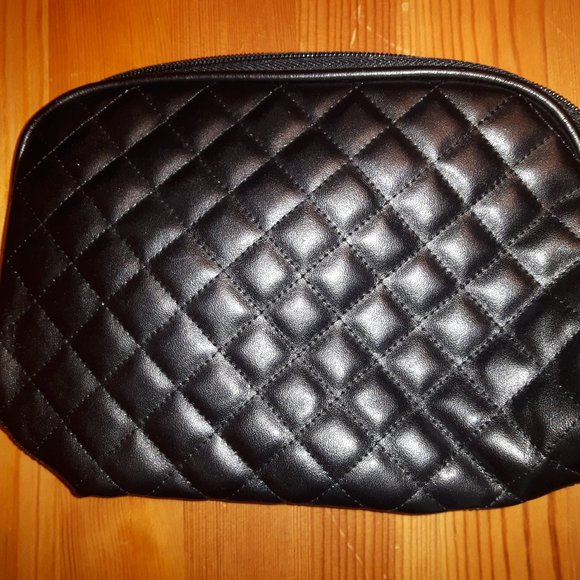 *Flash Sale half off lowerst price* Lula black vanity pouch - Picture 2 of 3